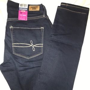 Levi’s Curvy Skinny dark wash jeans